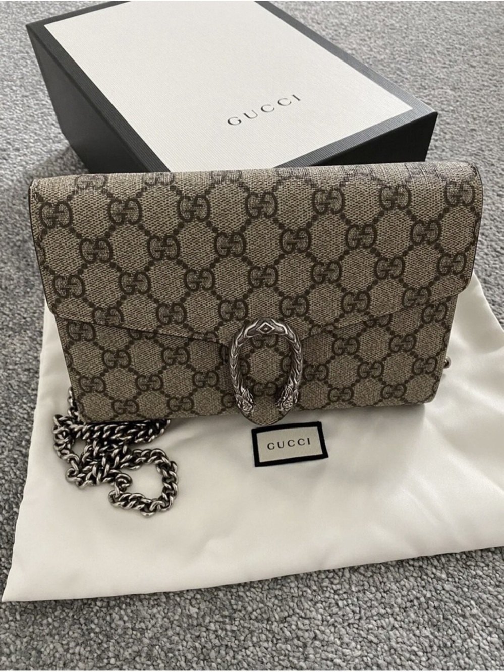 Gucci Beige GG Supreme Dionysus Crossbody Bag with Silver Chain - Picture 2 of 9